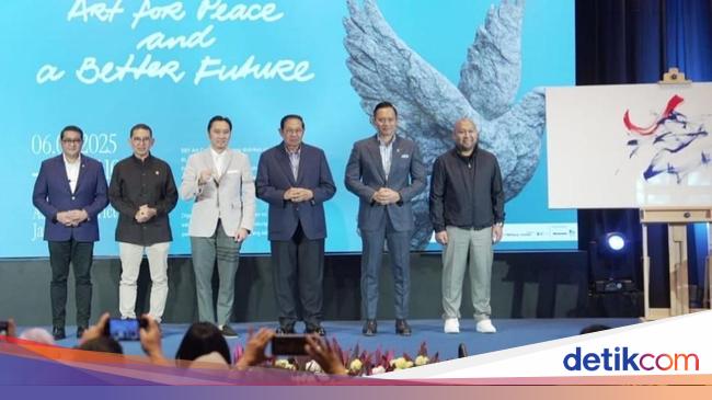 Hadiri Pameran Seni SBY, Fadli Zon Sebut Seni sebagai Ekspresi Perdamaian