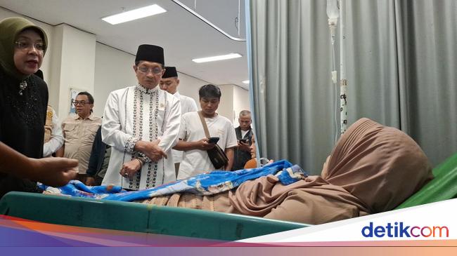 Bangunan Majelis Taklim Ambruk di Bogor, Menag Kunjungi Korban Luka