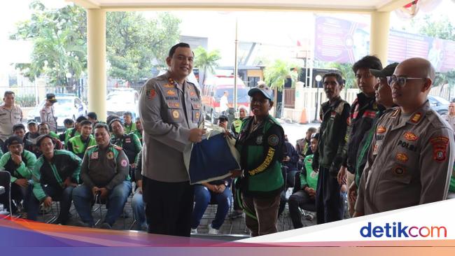 Polres Priok Gelar Cek Kesehatan Gratis dan Bakti Sosial untuk Driver Ojol