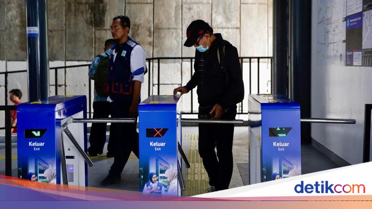 TransJakarta Minta Maaf: Mesin Tap di Halte CSW Mati 5 Menit Akibat Listrik Padam