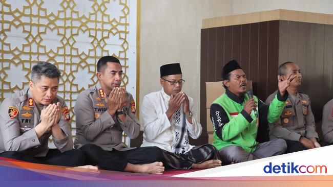 Polres Jakbar Doa Bersama 'Jaga Jakarta', Bagikan Obat dan Vitamin Buat Ojol