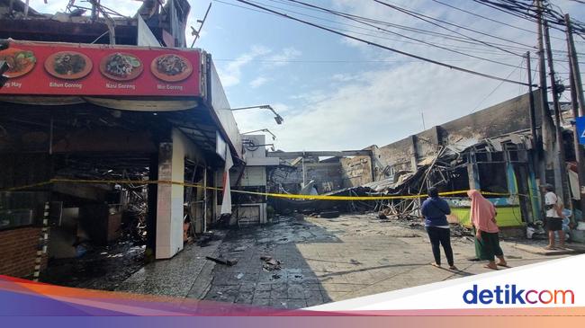 Situasi Ruko Terbakar di Jalan Fatmawati: Digaris Polisi, Lalin Dialihkan