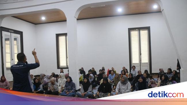Brimob Polda Metro Pulihkan Psikologis Warga Asrama Kwitang