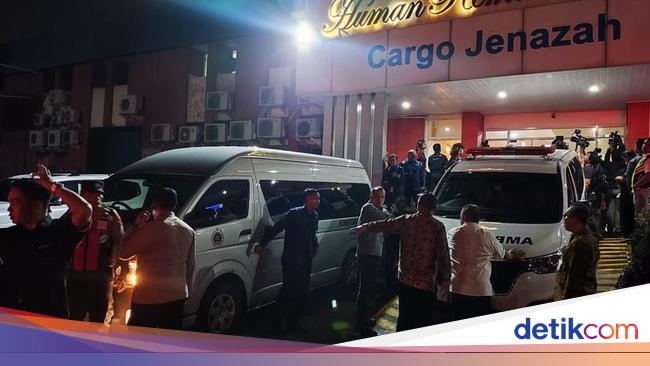 Disambut Keluarga dan Menlu, Jenazah Zetro Korban Penembakan di Peru Tiba di RI