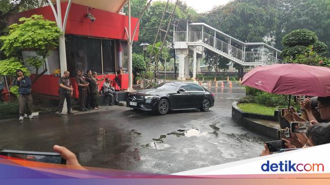 Sempat Dipindah Usai OTT, Mobil Mercy dan BAIC Noel Kini Diserahkan ke KPK