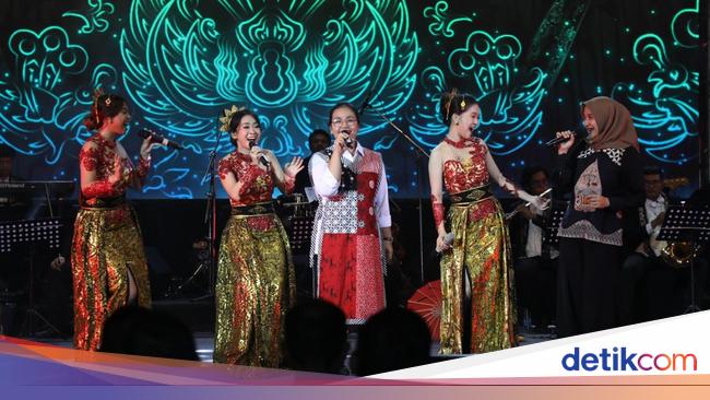 Orkestra Jawa Bikin Kagum Pengunjung Festival Kota Lama Semarang 2025