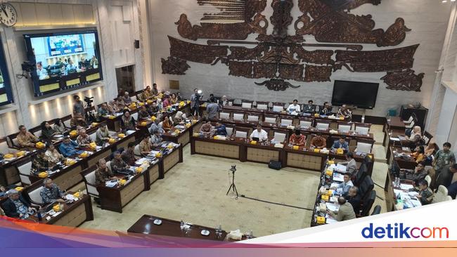 Komisi XI DPR Sambut Menkeu Purbaya, Sampaikan Prihatin Rumah Srimul Dijarah