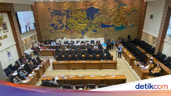Legislator: RI Punya Pancasila, tapi Ketinggalan Jauh dari Negara Komunis