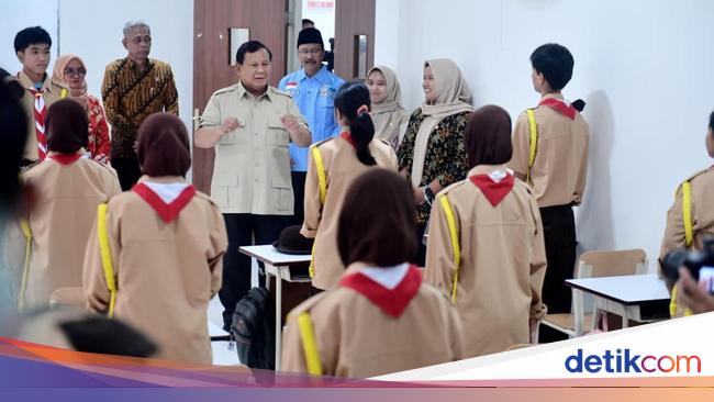 Prabowo Bagikan Cerita Saat di Militer ke Siswa SRMA 10 Jakarta Selatan