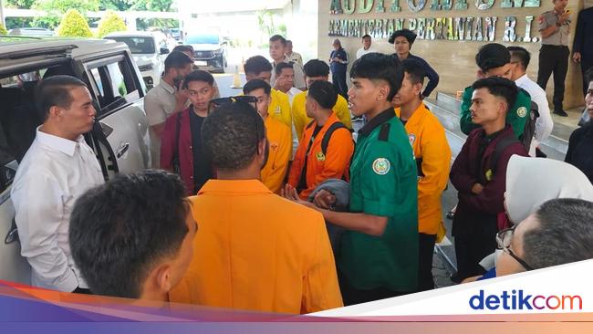 Mentan Dengar Aspirasi Mahasiswa dan Beri Solusi Cepat di Lobi Kementan