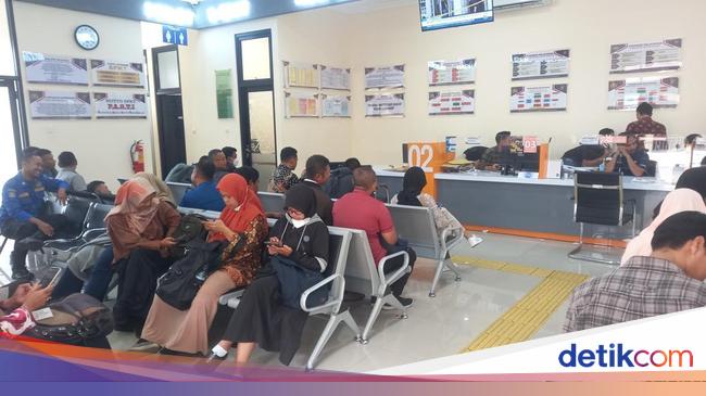 Honorer Ramai-ramai Urus SKCK, Antrean Membeludak di Sejumlah Daerah