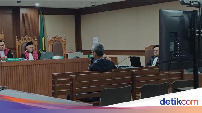 Tangisan Terdakwa Korupsi Rp 1 T Berdalih Tak Niat Mencuri