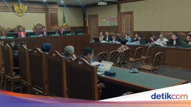 Hotman Sebut Kasus Tom Lembong Salah Total, Hakim Minta Fokus Tanyai Saksi