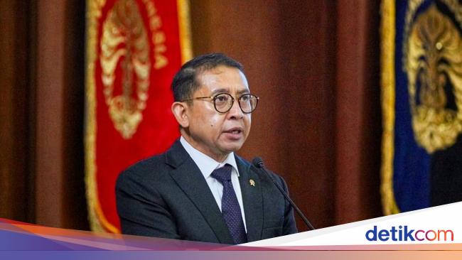Hadiri Wisuda UI, Fadli Zon Bicara Karakter Budaya Hadapi Tantangan AI