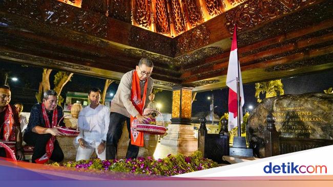 Fadli Zon Ziarah ke Makam Bung Karno: Dulu Belum Ada Perpustakaan-Museum