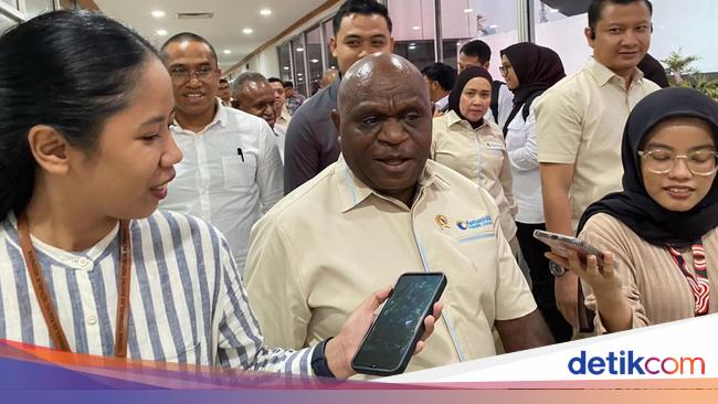 Menteri HAM Pigai Jelaskan soal Usulan Lapangan Khusus Demo di DPR