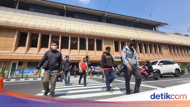 Pelican Crossing Disambut Warga, Tak Lagi Lompat Pagar Stasiun Cikini