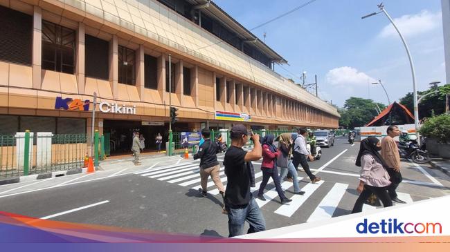 Menjajal Pelican Crossing Cikini, Solusi Penumpang KRL Agar Tak Lompat Pagar