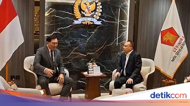 Hangatnya Sambutan Dasco ke Sjafrie di Senayan