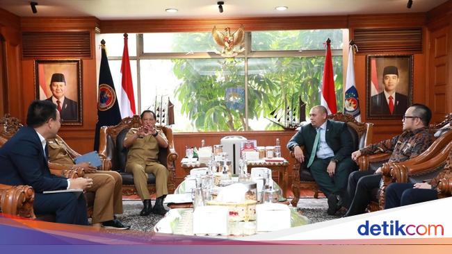 Mendagri &amp; CIO Danantara Bahas Penguatan Pendidikan-Pengelolaan Sampah