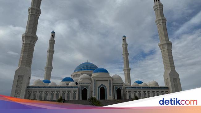 Melihat Republic Kazakhstan Grand Mosque, Masjid Terbesar di Asia Tengah