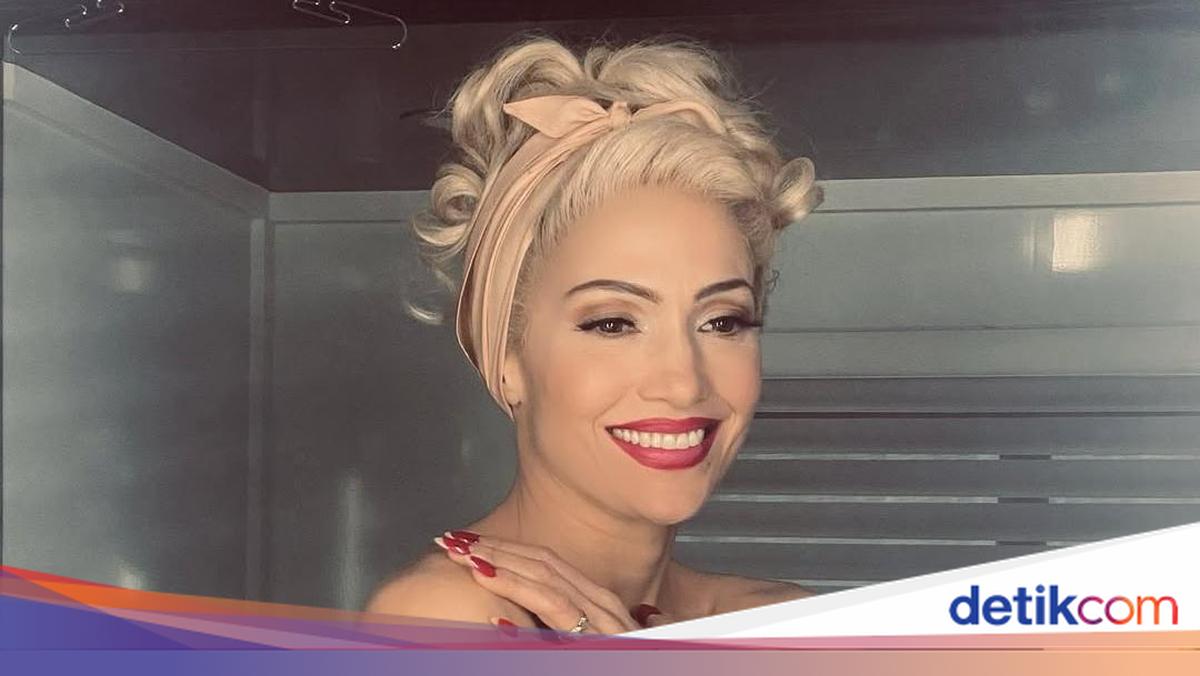 Rus qoramagiz oladi becerdin va facialized Eng semiz qora xorozlar