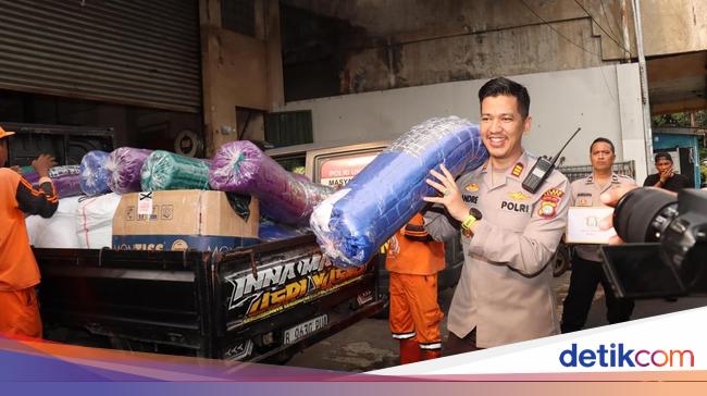 Polisi Salurkan Bantuan Kasur hingga Selimut ke Korban Kebakaran di Senen