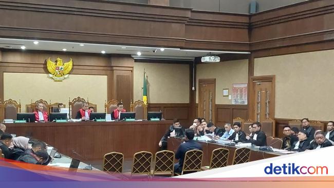 Saksi Ungkap Terdakwa Suap Migor Pernah Main Golf Bareng Eks Ketua MA di Dubai