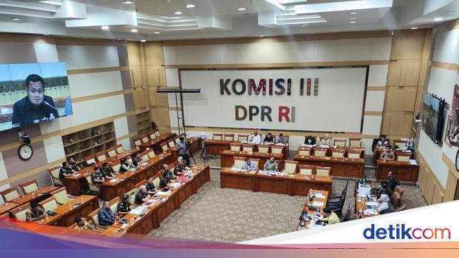 Rapat Bareng Kajati Sulsel, Legislator Tanya Kasus Uang Palsu UIN Makassar