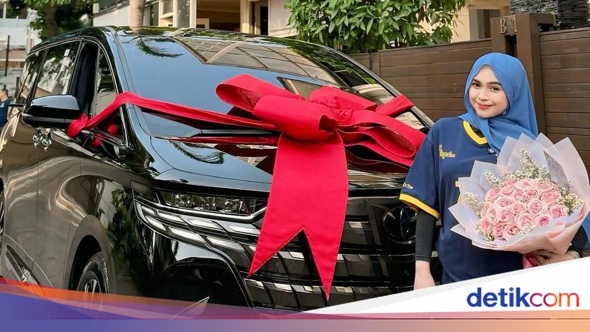 Intip Spek Mobil Kerja Baru Ria Ricis yang Harganya Rp 1,7 Miliar