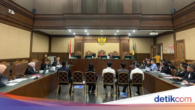 Jaksa Cecar Saksi Kasus Suap Vonis Lepas Migor: Anda Pernah Buang HP?