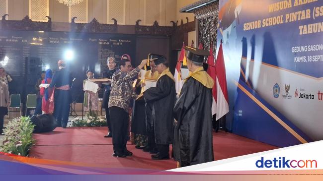 1.618 Lansia Jakarta Diwisuda, Pramono Kaget Ada yang Usianya 87 Tahun