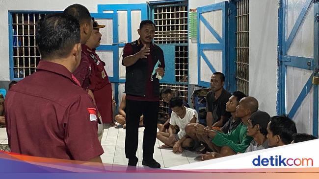 Ditjen Pas Razia Narkoba di Lapas Amuntai Kalsel, Napi Dites Urine