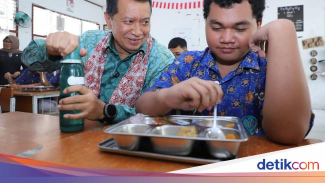 WamenPAN-RB Purwadi Arianto Tinjau MBG hingga Layanan RSUD di Kota Jambi