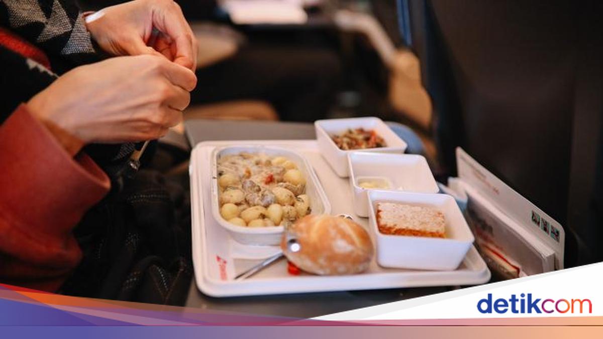 5 fakta unik tentang makanan di pesawat yang belum... Terungkap! 3 Faktor Ini Bikin Lidah 'Error' Saat Makan di Pesawat