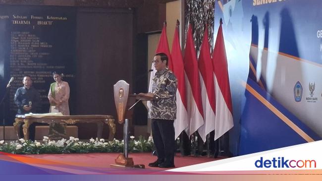 Kelakar Pramono di Wisuda Lansia: Ada yang Ketemu Jodoh Nggak?
