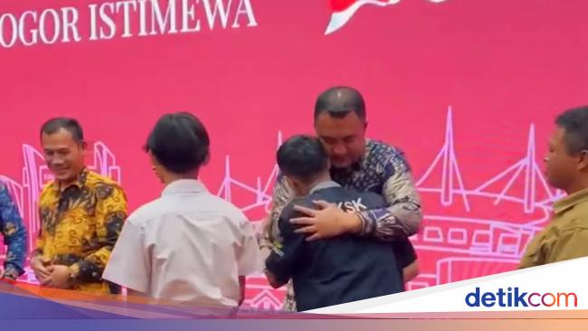 Viral Kakak Adik di Bogor Gantian Seragam-Sepatu, Ada Cerita Haru di Baliknya