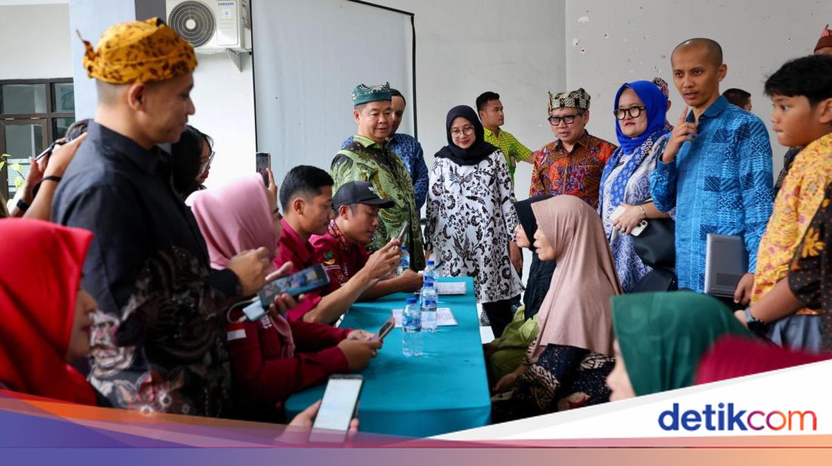 Tinjau Uji Coba Digitalisasi Bansos, Bupati Banyuwangi: Pendaftaran Cepat