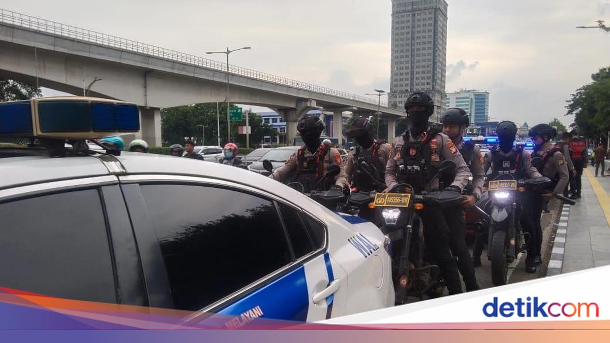 Ratusan Personel Polda Metro Patroli Skala Besar Jaga Jakarta
