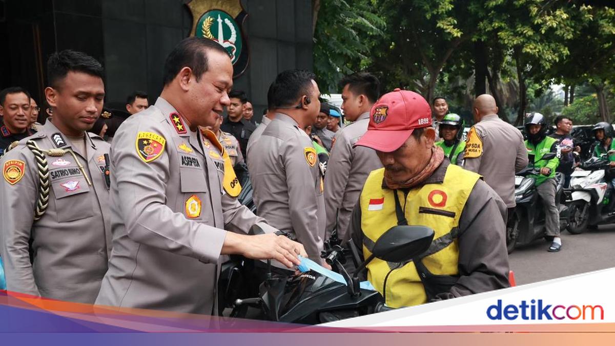 Kapolda Metro Turun Langsung Gelar 'Jumat Peduli', Ojol Siap Ikut Jaga Jakarta