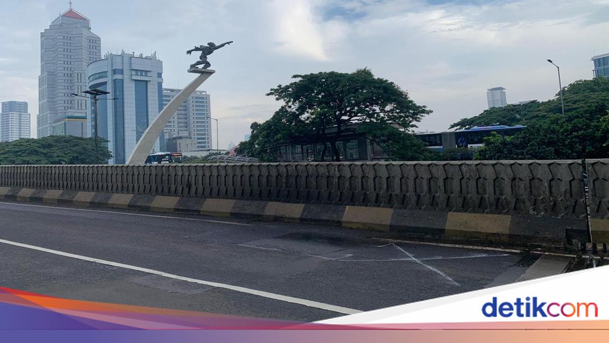 Warga Sebut Flyover Pancoran Rawan Kecelakaan, Jalan Berlubang dan Gelap