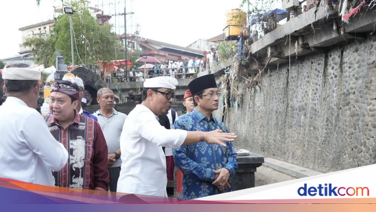 Menag Tinjau dan Salurkan Bantuan untuk Korban Banjir di Bali