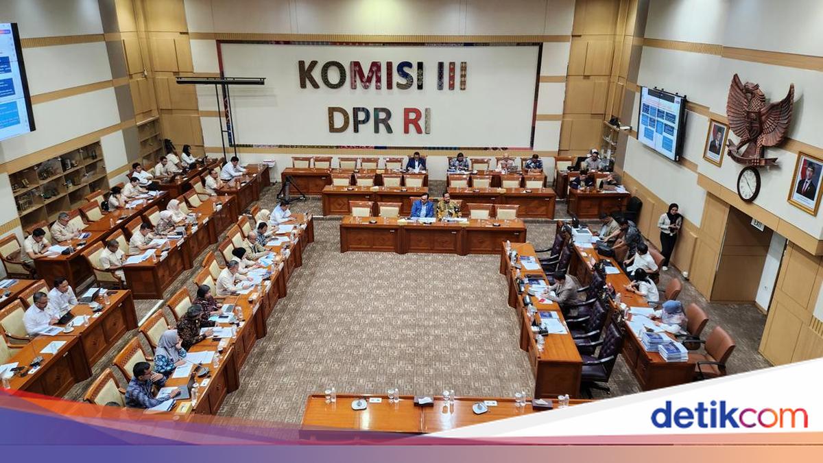 Rapat RKUHAP, Wamen HAM Usul Izin Sadap-Larangan Penahanan di Kantor Penyidik