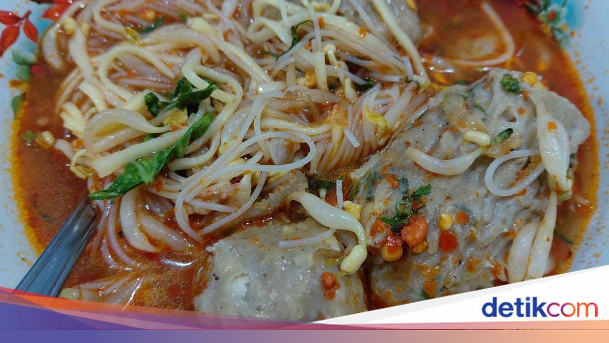 Bikin Ngiler! Racikan 'Misdaseum' Baso Mang Imu Sejak 1970