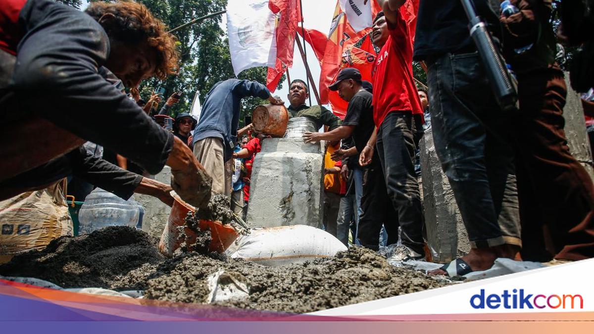 Petani Turun ke Jalan: Bikin Pameran hingga Cor Badan