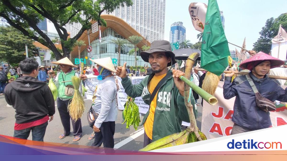 Massa Bawa Pisang hingga Petai ke Aksi Hari Tani, Harap Petani Bisa Sejahtera