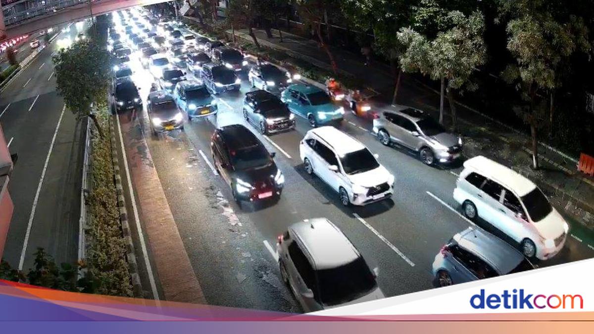GT Semanggi I Ditutup karena Perbaikan, Jalan Gatsu Arah Kuningan Macet