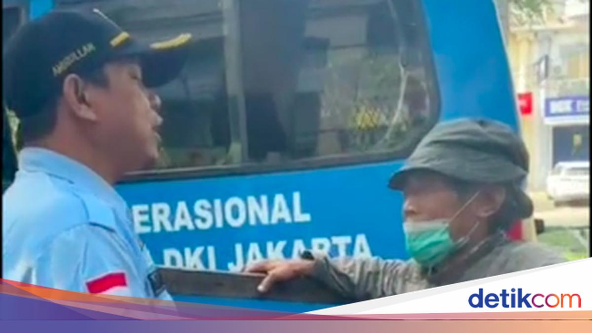 Viral Pemulung Tarik Gerobak di Cengkareng, Dinsos Bawa ke Panti Sosial