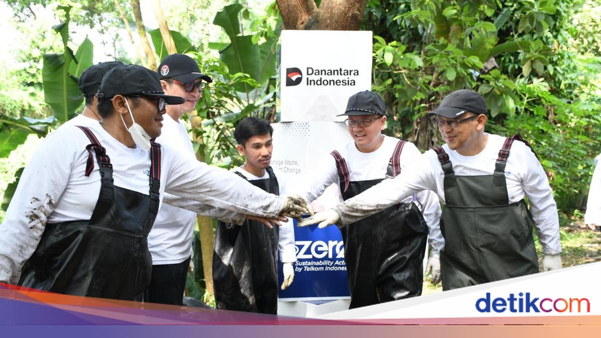 Telkom &amp; Pandawara Group Angkut 1.481 Kg Sampah di Sungai Cioray