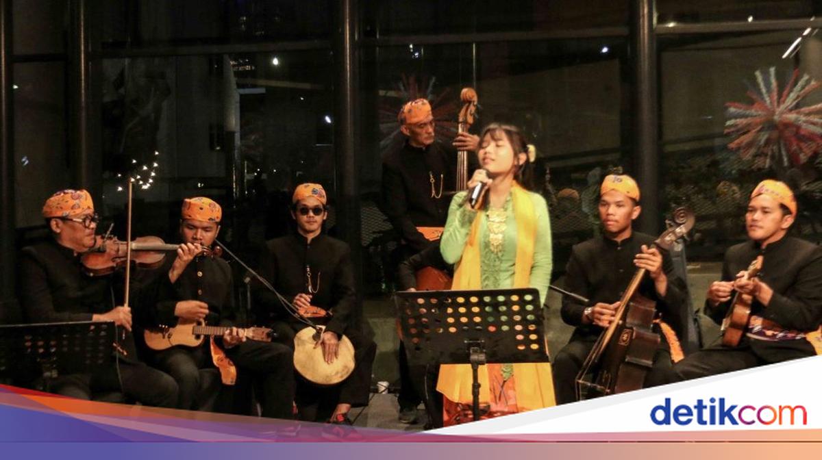 Penampilan Grup Kerontjong Tugu Pikat Penonton Final Abang None Jakarta